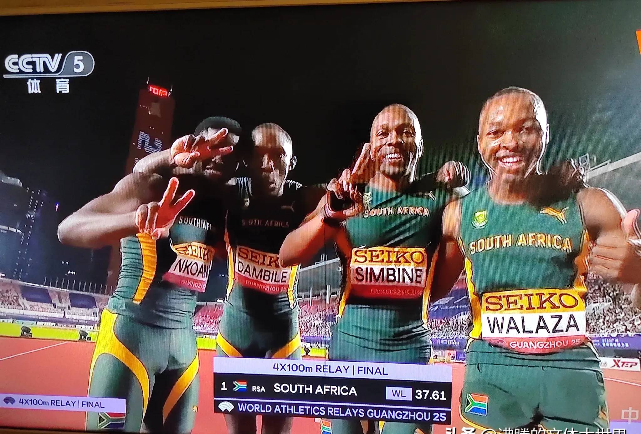 美国选手在田径赛场夺得金牌 美国选手在田径赛场夺得金牌