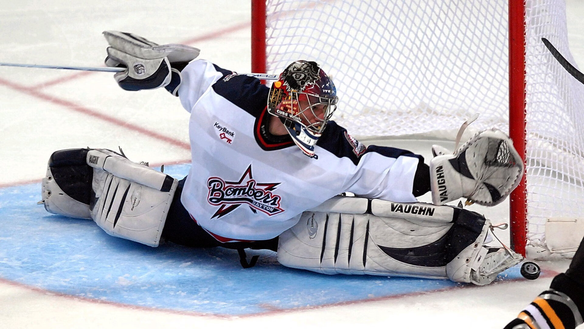 雷霆掀翻老鹰，布克成为关键先生